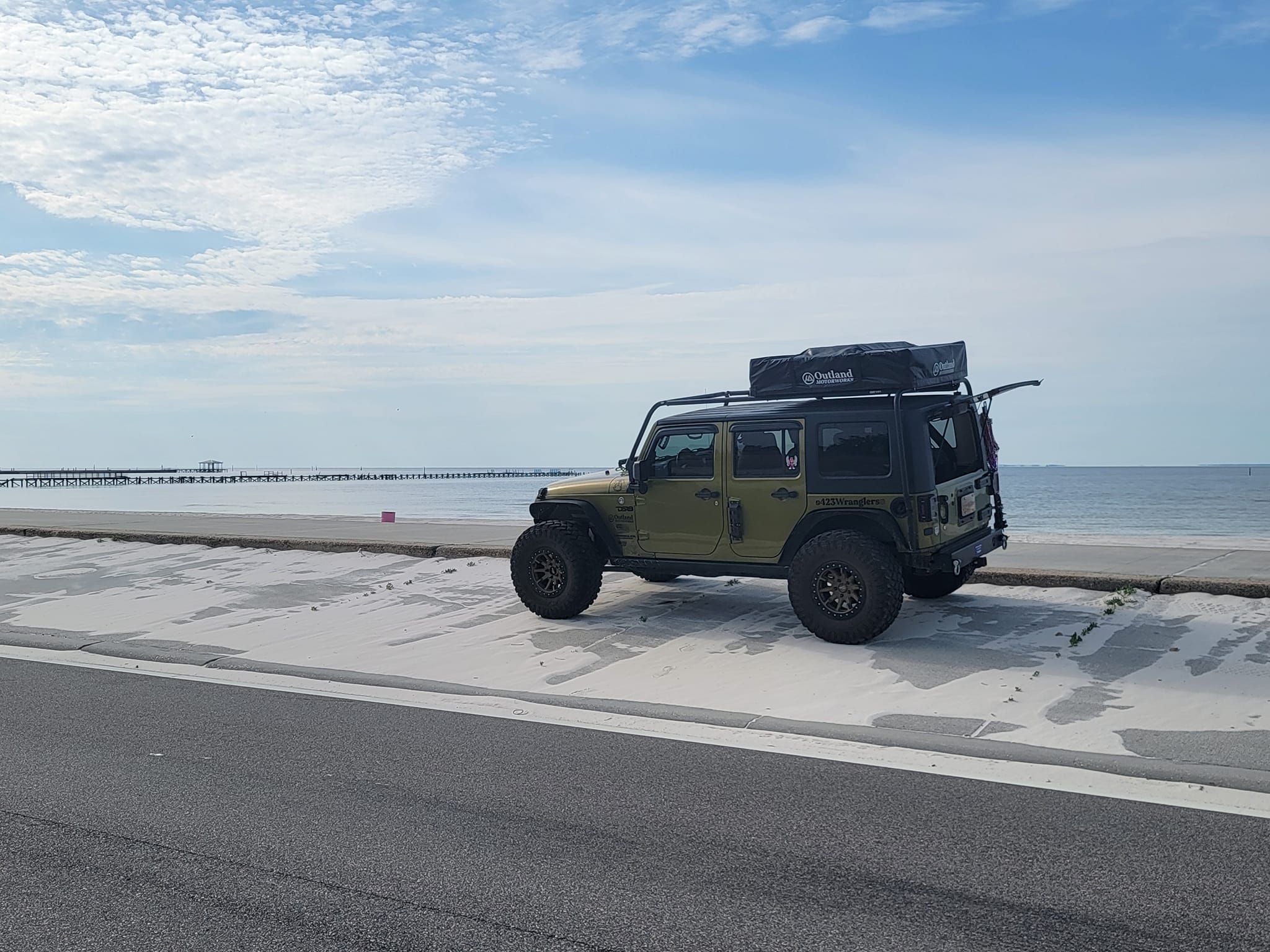 Yonder Rooftop Tent - Full - Outland Motorworks