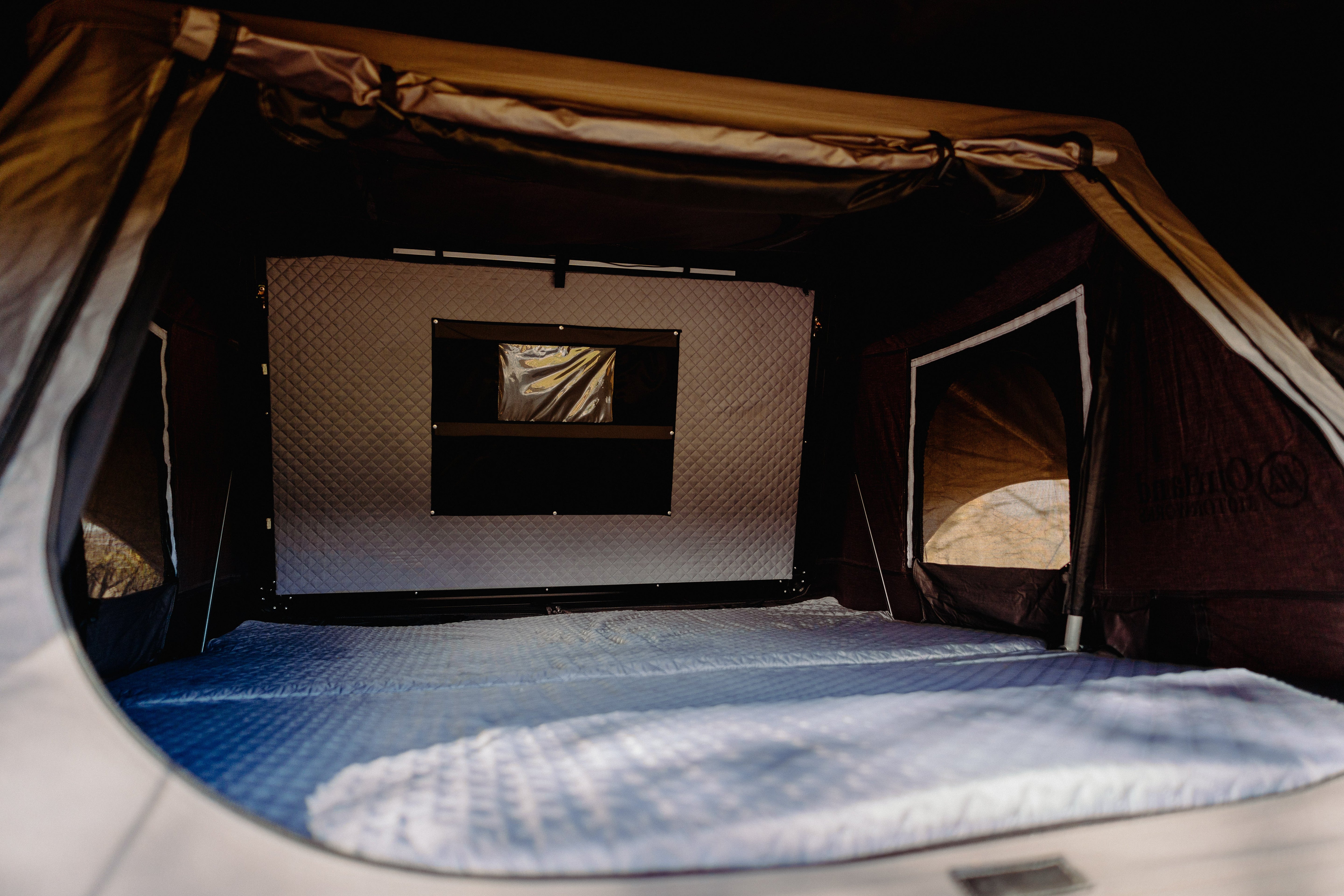 Bonny Rooftop Tent - Queen - Outland Motorworks