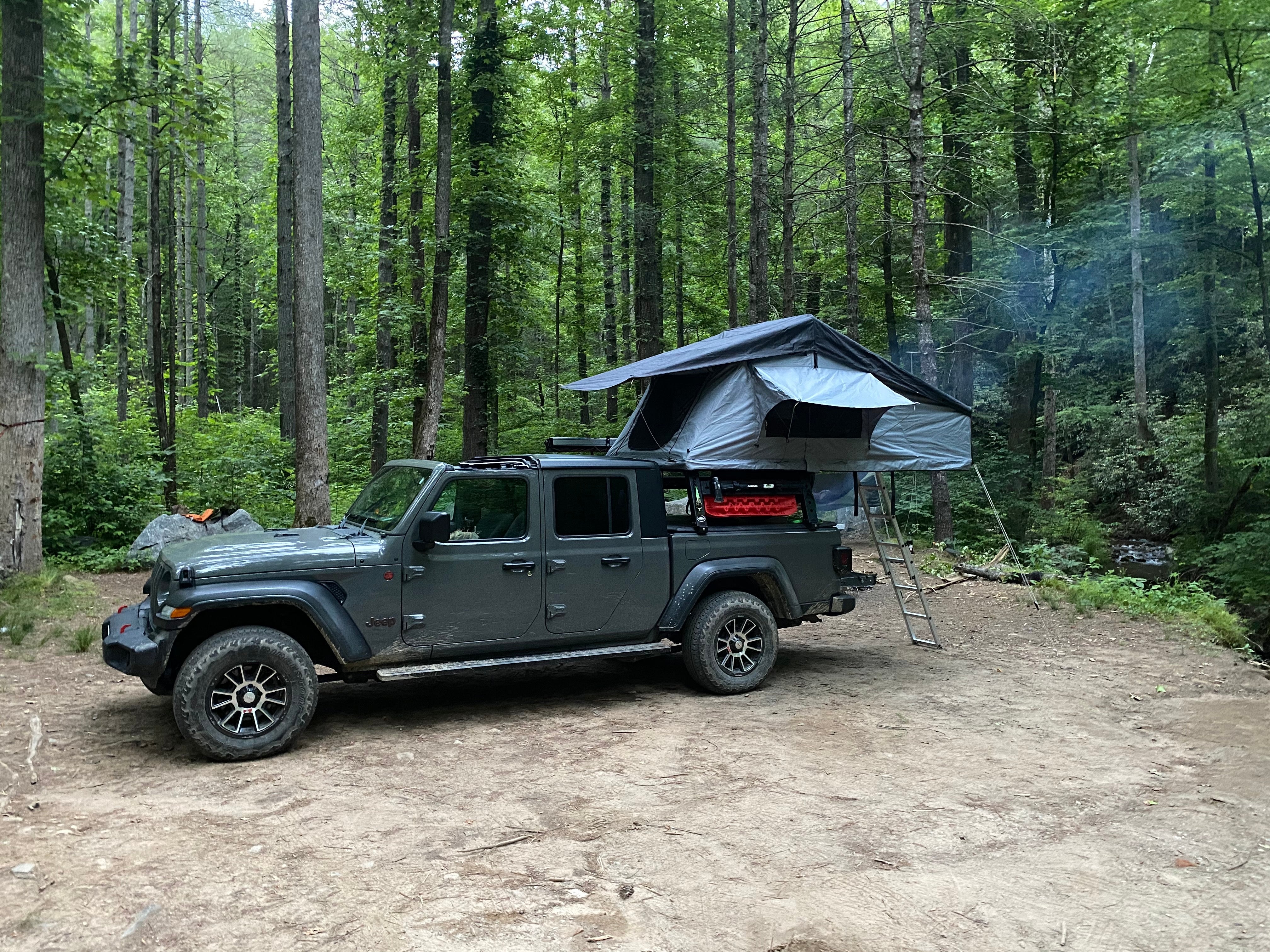 Yonder Rooftop Tent - Full - Outland Motorworks